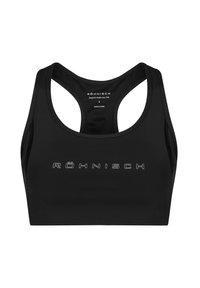 Sujetador deportivo negro con diseño de espalda nadadora, que presenta un logo metálico en la parte delantera y una tela suave y elástica para mayor comodidad.