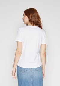 ONLY ONLMICKEY LIFE VALENTINE - Apdrukāts T-krekls - bright white