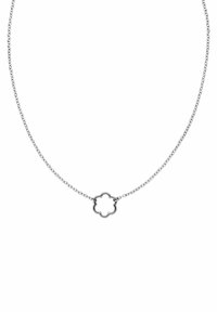 Silberne Kettenhalskette mit einem blumenförmigen Anhänger mit offenem Zentrum. Die Kette hat ein schlichtes, ineinandergreifendes Design und eine glatte Textur.