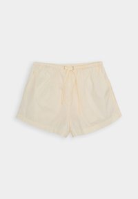 Jasnożółte szorty wykonane z gładkiego materiału. Posiadają elastyczny pas z sznurkiem i luźny krój. Brak widocznych wzorów.