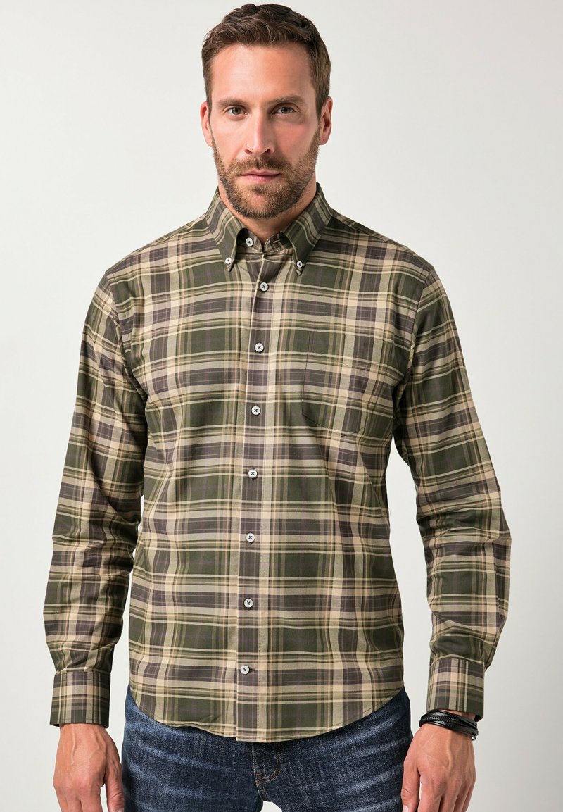 Overhemd met knopen in groen ruitpatroon met beige en bruine accenten. Beschikt over een verspreide kraag en lange mouwen. Gladde katoenstructuur.