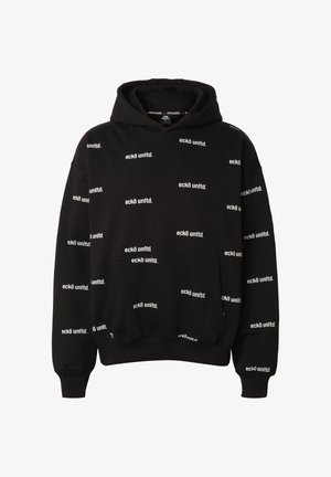 Must kapuutsiga pusa, mille ees, varrukatel ja kapuutsil on hajutatult valge "eckō unltd." tekstiga trükk, ning ees on kängurutasku.