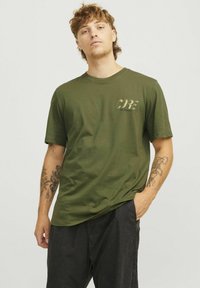 Jack & Jones GEDRUCKT RUNDHALS - T-shirt con stampa - cypress