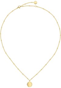 Collana color oro con una delicata catena che presenta piccole perline rotonde e un pendente circolare inciso con del testo. Chiusura con gancio regolabile.
