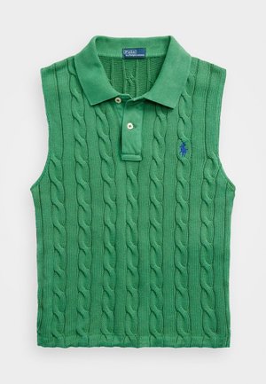 Pull polo sans manches en maille verte avec motif torsadé, patte à deux boutons et logo bleu brodé sur la poitrine.