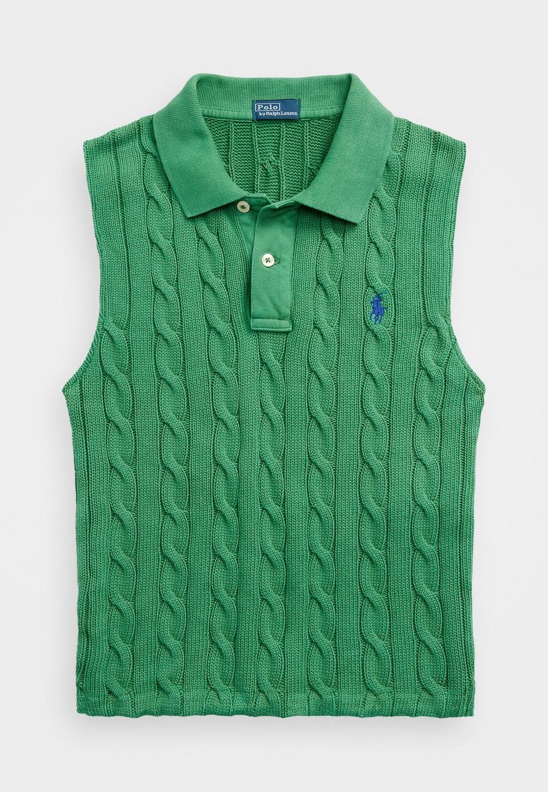 Pull polo sans manches en maille verte avec motif torsadé, patte à deux boutons et logo bleu brodé sur la poitrine.
