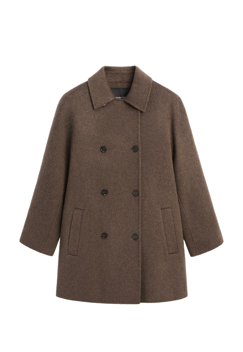 Cappotto marrone doppiopetto realizzato in lana strutturata, con colletto, quattro bottoni neri e due tasche laterali.