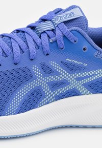 ASICS PATRIOT 13 - Chaussures de running sur route - sapphire/illuminate yellow