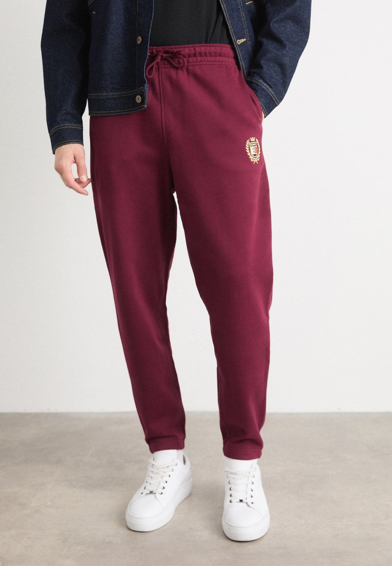 Tommy Jeans CREST - Trainingsbroek - deep rouge