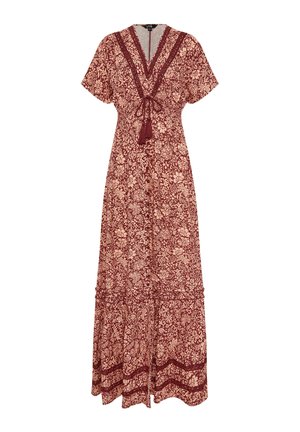 Robe maxi à manches courtes, col en V profond, motif floral bordeaux sur beige, taille cintrée avec cordon à pompons, et ourlet à volants avec bordure en dentelle.