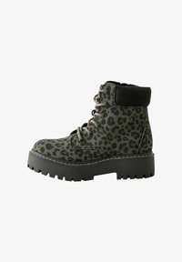 Ausgewählt, green animal print