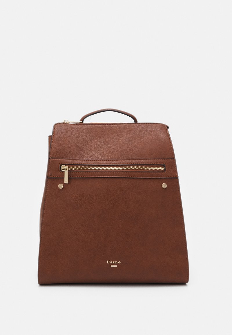 Sac à main structuré en cuir marron avec poignée supérieure, poche avant zippée avec fermeture éclair dorée, et logo "Dune" au centre en bas.