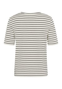 T-shirt a maniche corte a righe in crema con sottili righe orizzontali nere; scollatura rotonda; tessuto morbido; orlo dritto con spacchi laterali.