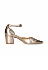 Scarpa con tacco in oro rosa metallizzato, con punta affusolata, cinturino alla caviglia e tacco a blocco spesso. Texture liscia e design elegante.