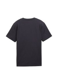 En plain svart kortärmad T-shirt visas från baksidan mot en vit bakgrund.