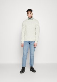 Samsøe Samsøe SYLLI CREW NECK - Camisola - white melange