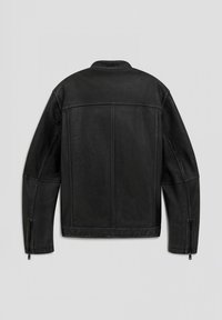 Sort læderjakke med en glat tekstur, lange ærmer, lynlåsmanchetter og en klassisk krave. Har sømdetaljer på ryggen.