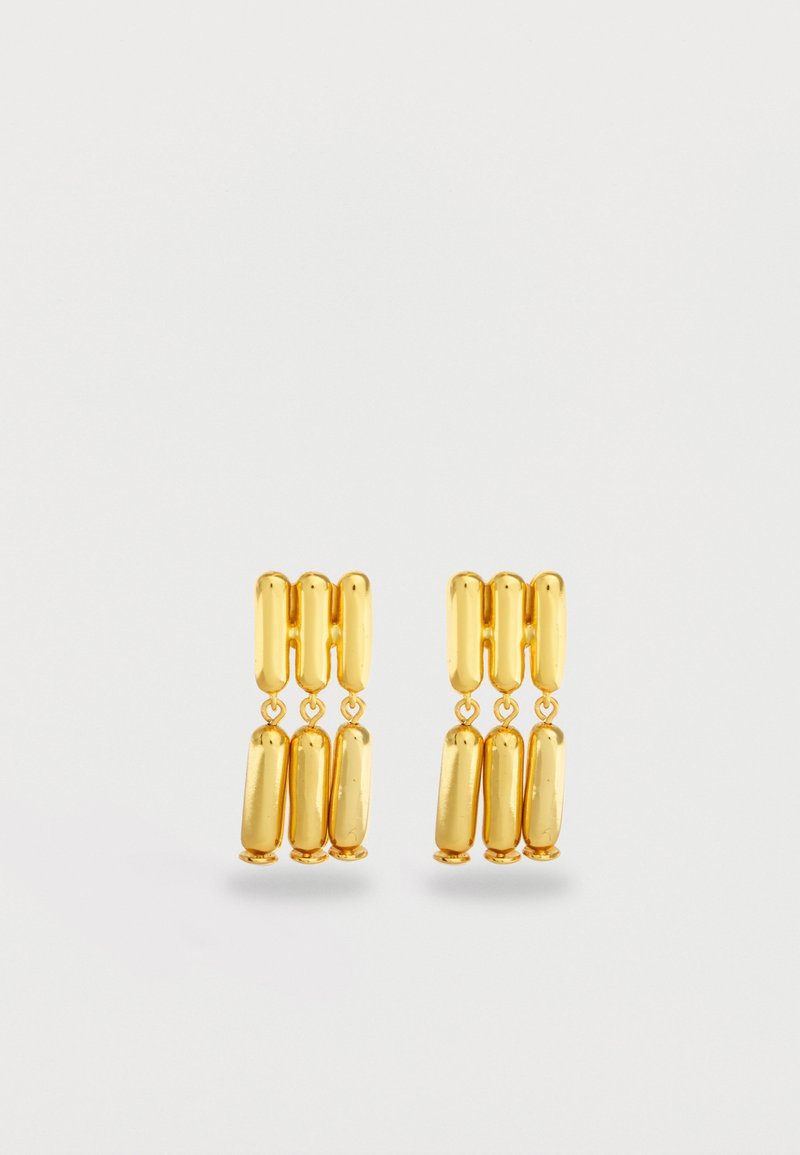 Σκουλαρίκια σε χρυσαφί τόνο με ορθογώνιο σύνδεσμο, με τρεις κάθετες ράβδους πάνω που συνδέονται με τρεις κάθετες ράβδους κάτω σε κάθε σκουλαρίκι.