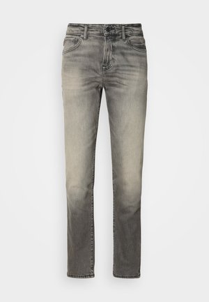 Jeans grigi con un lavaggio sbiadito, taglio dritto, cinque tasche e passanti per cintura. Realizzati in denim con leggere variazioni di trama.