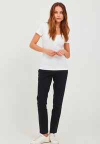 Oxmo OXPILAR CASUAL FIT - Chino kalhoty - black