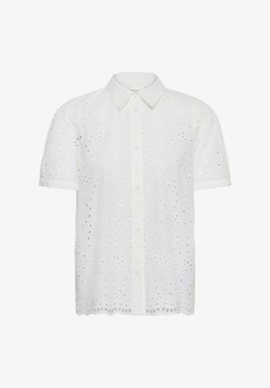 Bijela bluza kratkih rukava s kopčanjem na gumbe, šiljastim ovratnikom i cvjetnim otvorenim čipkastim uzorkom po cijelom materijalu.