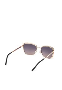 Occhiali da sole con forma geometrica, montatura in metallo dorato, lenti grigie sfumate e aste in acetato nero. Dotati di naselli trasparenti per un maggiore comfort.