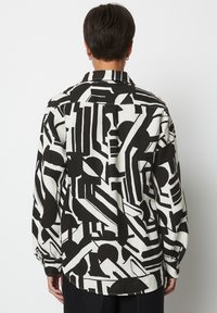 Marc O'Polo BEDRUCKTE IN SOMMERLICHER QUALITÄT - Button-down blouse - black white