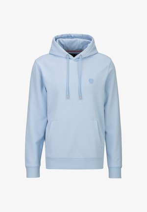 Hellblauer Kapuzenpullover mit Kängurutasche vorne und Kordelzügen, mit einem kleinen Schild-Logo auf der linken Brust.