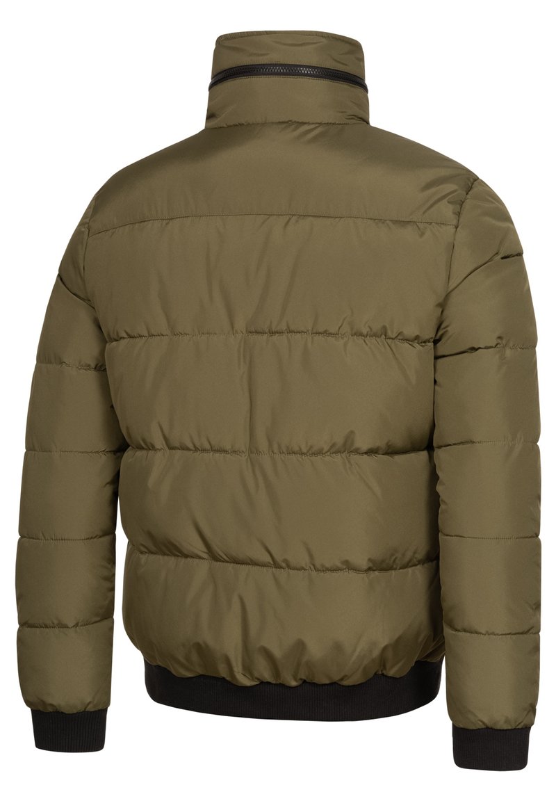 Chaqueta tipo plumón en verde oliva, con cuello alto y puños negros acanalados. Diseño acolchado, textura acolchada y cinturilla elástica.