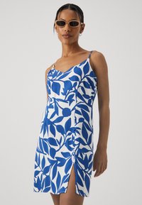 Vero Moda Petite VMEASY SINGLET SHORT DRESS  - Dnevna haljina - snow white/mazarine blue
