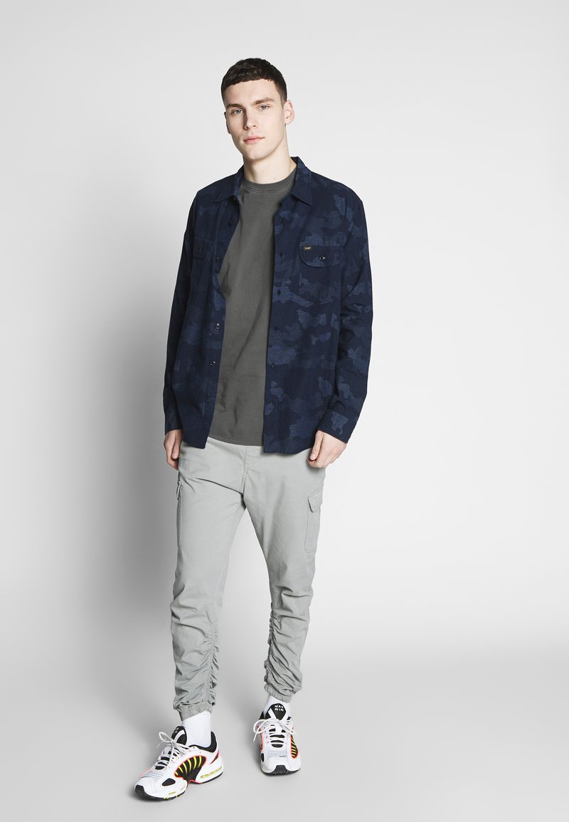 Herren Chinos | INDICODE JEANS LAKELAND Cargohose light grey/grau - QQ94446 Herren Chinos | INDICODE JEANS LAKELAND Cargohose light grey/grau - QQ94446