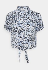 Camicia a maniche corte con bottoni di colore blu chiaro con stampa leopardata nera. Presenta un nodo a cravatta all'orlo e un colletto classico. Tessuto di morbida consistenza.