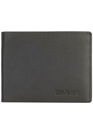 Billetera de cuero negro, diseño de doble pliegue, textura suave, logotipo grabado en la parte frontal, con costuras visibles a lo largo de los bordes.