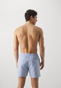 Tommy Hilfiger ORIGINAL ITHACA MEDIUM DRAWSTRING STRIPE - Șorturi de baie - ithaca white/blue spell