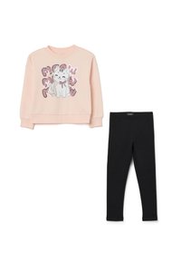 Sweatshirt rose clair avec un design de chat cartoon agrémenté d'accents pailletés, associé à des leggings stretch noirs. Matière en coton doux.