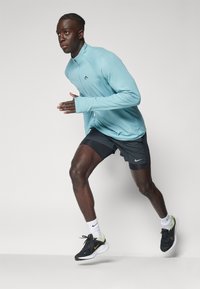Nike Performance TRAIL MIDLAYER  - Ilgarankovis viršutinės dalies drabužis - denim turqoise/black