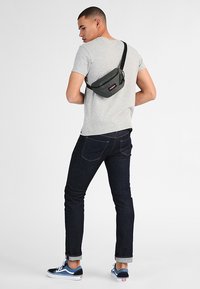 Eastpak SPRINGER ORIGINAL  - Riñonera - crafty moss