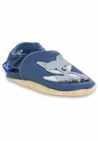 Marineblauwe leren schoen met grijze vossenapplicatie. Zachte zool met gestikte randen, verstelbare band en gestructureerde voering. Geschikt voor zuigelingen.