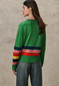 Next RAINBOW STAR CREW NECK REGULAR FIT - Maglione - bright green