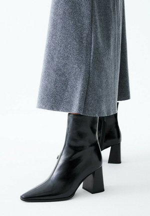 Stivaletti con tacco - nero