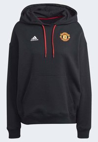 Hoodie en coton noir avec cordons rouges, arborant le logo de Manchester United et l'emblème Adidas sur la poitrine. Poche kangourou à l'avant.