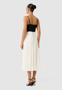 Forever New HARTFORD PLEATED DRESS - Koktélruha / Partiruha - black/white