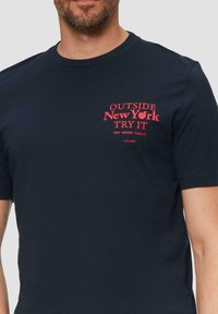 s.Oliver MIT FRONT - T-Shirt print - navy