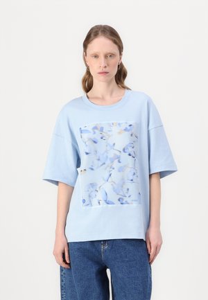 EASIE - Print T-shirt - light/pastel blue