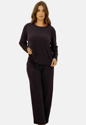 Ensemble de lounge à côtes sombres comprenant un haut à manches longues avec un col rond et une poche latérale, associé à un pantalon à cordon.