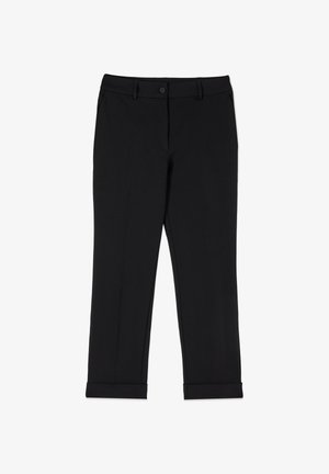 Musta räätälöidyt suoralahkeiset housut vyölenkeillä, edessä nappikiinnitys, sivutaskut ja hihansuissa käänteet.