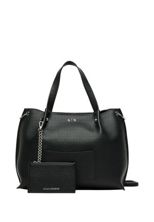 Borsa tote in pelle nera strutturata con doppi manici e piccola pochette attaccata, caratterizzata da una catena argentata e dal marchio Armani Exchange.