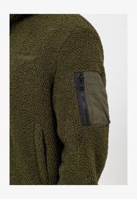 Geselecteerd, kaki