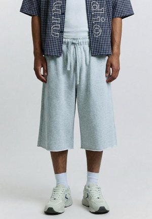 Bershka RAW EDGE JOGGER BERMUDA SHORTS 01533732 - Tracksuit bottoms - grey