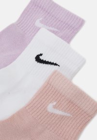 Nike Performance EVERYDAY PLUS CUSH ANKLE UNISEX 3 PACK  - Meias desportivas - doll white/pink oxford/white